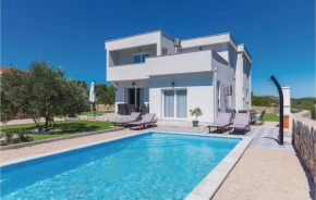 Beautiful Home In Zaton